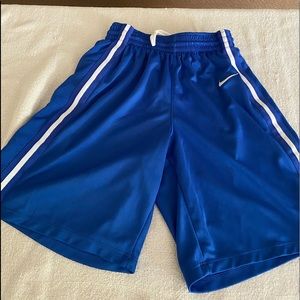 🌹-Boys blue and white Nike shorts